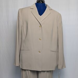 NWT Amanda Smith Women's Classic Cream 3 Piece Suit